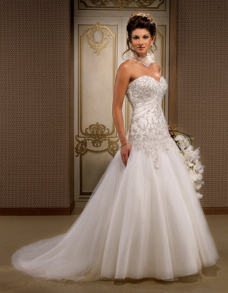 Speaking about simple elegant wedding gowns this is the favorite option for